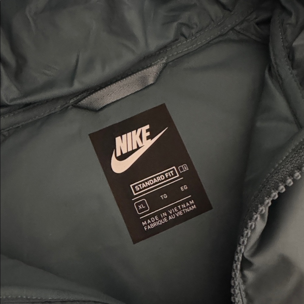 Nike Puffer Jacket - Picture 2 of 4